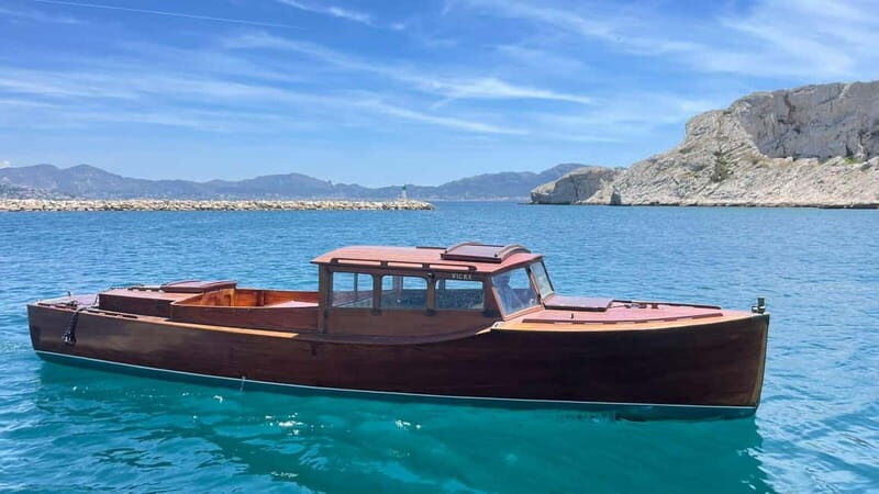 Vintage sunset boat tour of Marseille - small groups (2h) - Key Points