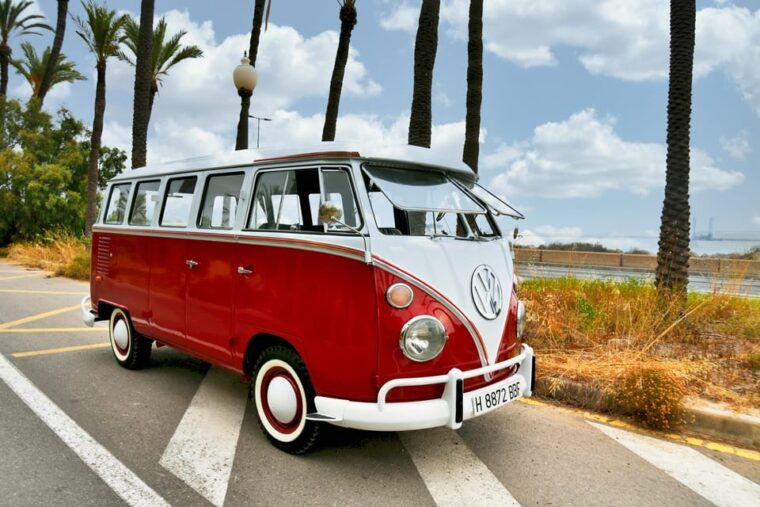 vintage-tour-around-alicante-in-genuine-kombi-t1-vans-2