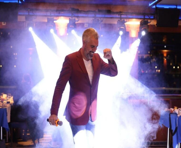 vip-bosphorus-dinner-cruise-tour-private-table