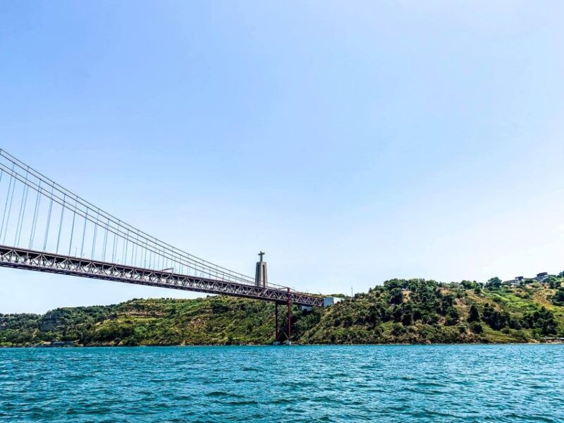 vip-catamaran-private-tour-in-lisbon