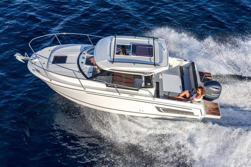 VIP Prague YachtBoat SPEED Experience: All-You-Can-Drink - Key Points  