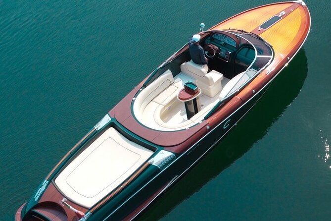 vip-private-luxury-boat-tour-riva-aquariva-yacht-venice