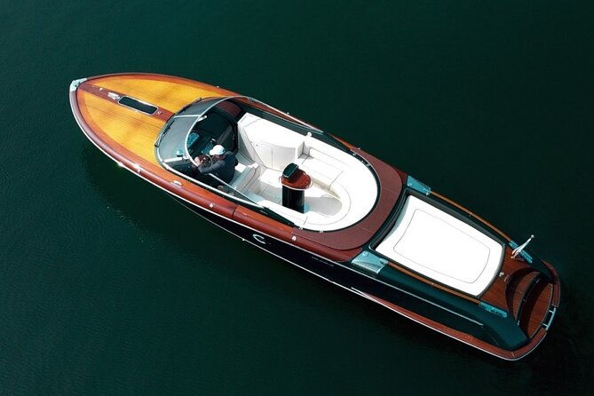 vip-private-luxury-boat-tour-riva-aquariva-yacht-venice