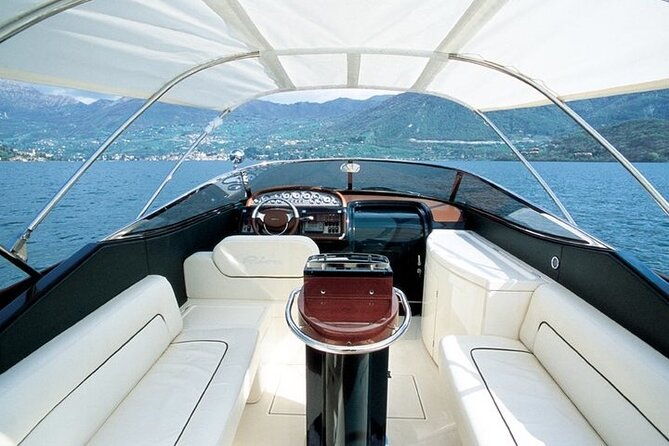 vip-private-luxury-boat-tour-riva-aquariva-yacht-venice