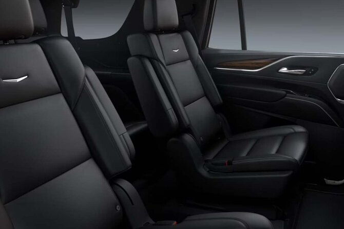 vip-private-maui-ogg-arrival-transfer-in-black-cadillac-escalade