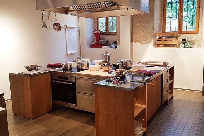 vip-private-pizza-cooking-class-with-pro-pizzachef-in-pro-kitchen