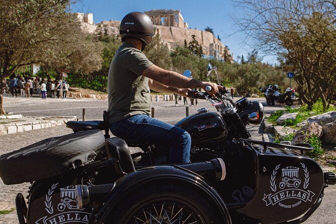 vip-private-tour-of-athens-acropolis-plaka-in-a-sidecar