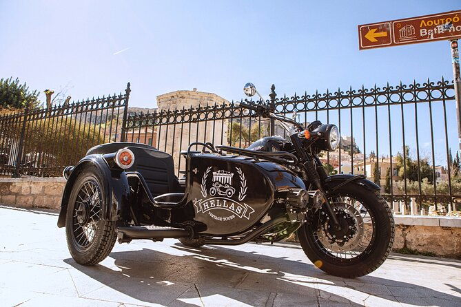 vip-private-tour-of-athens-acropolis-plaka-in-a-sidecar