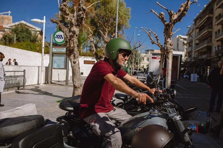 vip-round-of-acropolis-in-a-vintage-motorcycle-sidecar