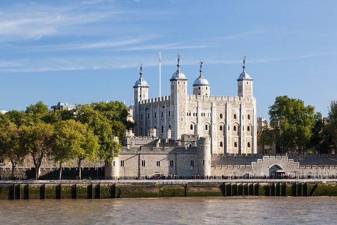 vip-tower-of-london-and-crown-jewels-tour-with-private-beefeater-meet-greet