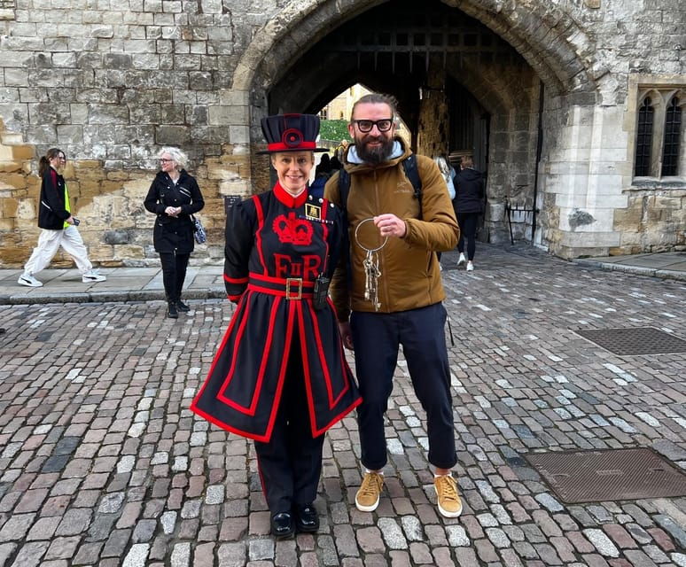 vip-tower-of-london-beefeater-meet-greet-and-royal-london
