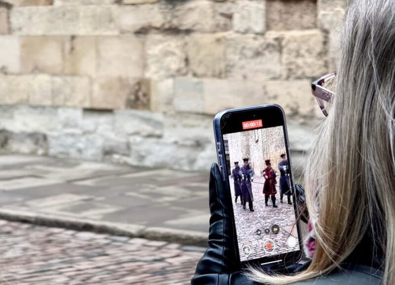 vip-tower-of-london-beefeater-meet-greet-and-royal-london