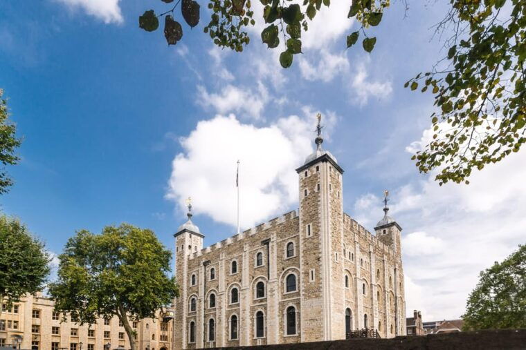 vip-tower-of-london-beefeater-meet-greet-and-royal-london