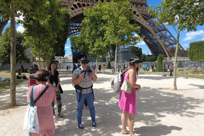 virtual-reality-guided-tour-at-the-eiffel-tower-2