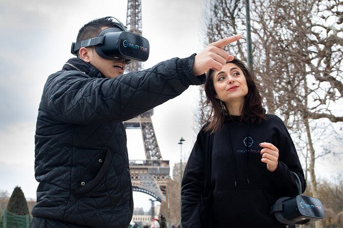 virtual-reality-guided-tour-at-the-eiffel-tower-3