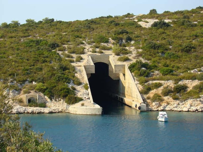 Vis: Historic Military Tour w/ Fort George Visit & Transfer - Key Points