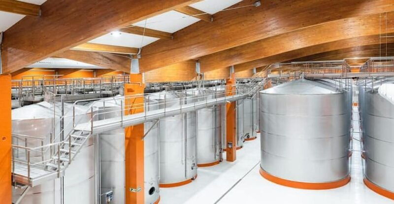 visit-2-wine-cellars-a-wine-museum-and-a-traditional-meal