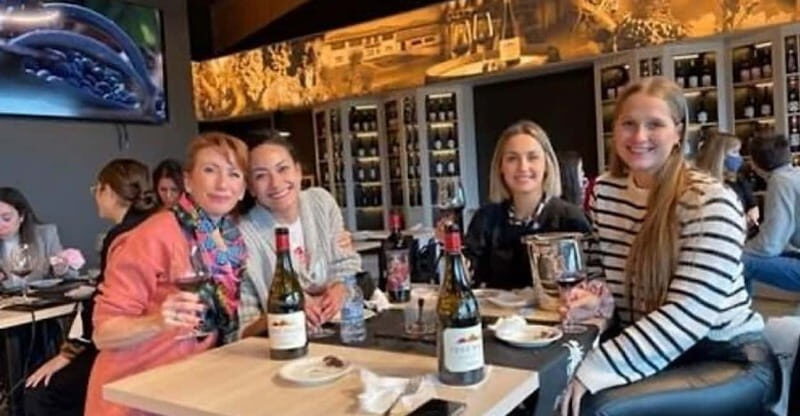 Visit a wine cellar, a wine museum and a traditional meal - FAQs