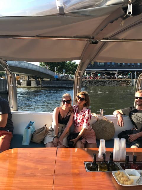visit-amsterdam-by-boat-with-a-french-guide