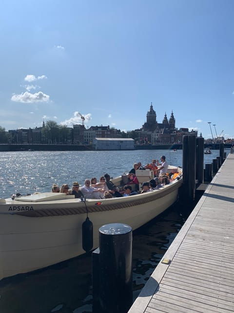 visit-amsterdam-by-boat-with-a-french-guide