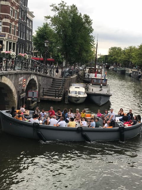 visit-amsterdam-by-boat-with-a-french-guide