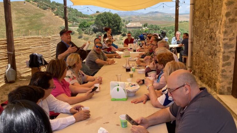 visit-and-tasting-of-typical-products-on-a-farm-in-segesta