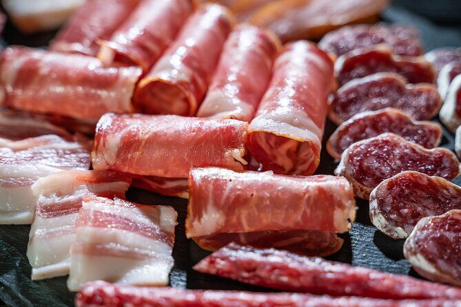 Visit and wine tasting with sausage and BODEGA PIRINEOS cheese - Key Points