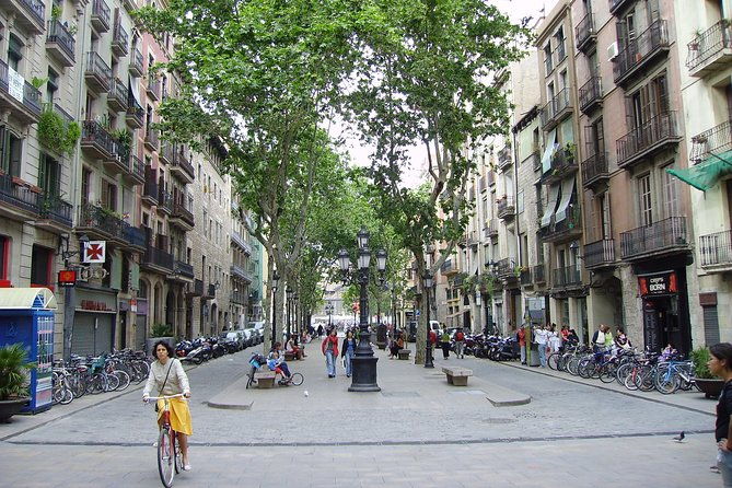 visit-barcelona-kickstart-tour-tips-tricks-included