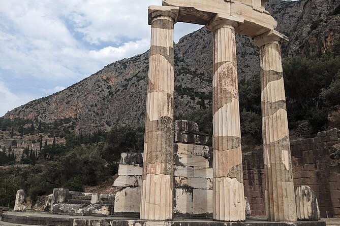 visit-delphi-meteora-monasteries-luxury-private-tour-fromathens