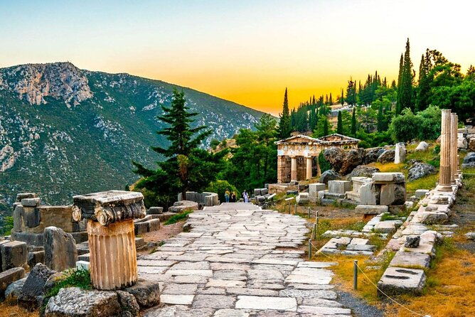 visit-delphi-the-famous-oracle-explore-the-mysteries-of-the-ancient-world
