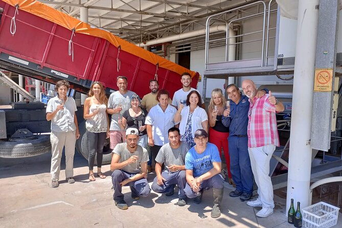 visit-family-wineries-with-lunch-and-private-transfer