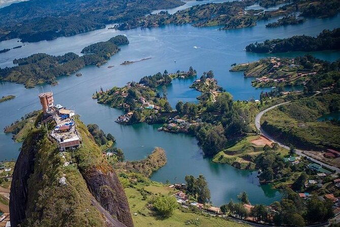 visit-guatape-el-penol-el-retiro-tekendamita-waterfall
