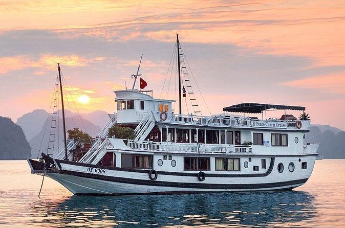 Visit Halong Bay & Bai Tu Long Bay Over Night on 3 Star Cruise, All included - Key Points