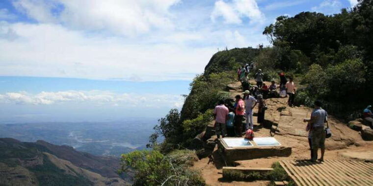 visit-horton-plains-and-nuwara-eliya-from-ella