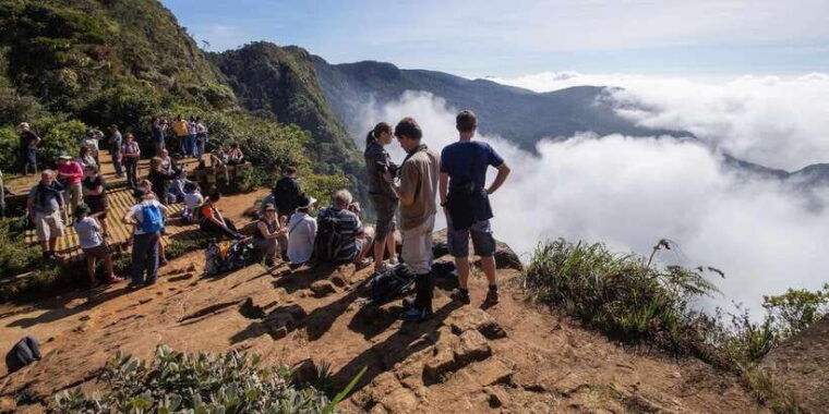 visit-horton-plains-scenic-train-ride-from-ella