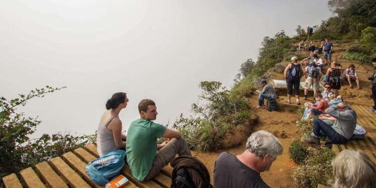 visit-horton-plains-scenic-train-ride-from-ella