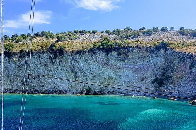 visit-kroreza-beach-by-boat