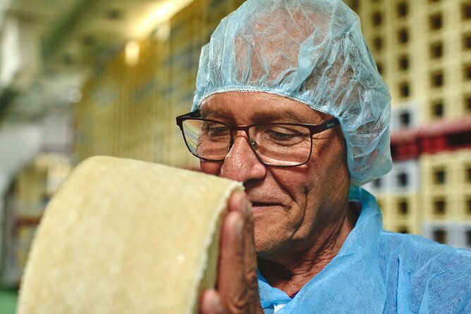 visit-la-antigua-cheese-factory-cheese-tourism