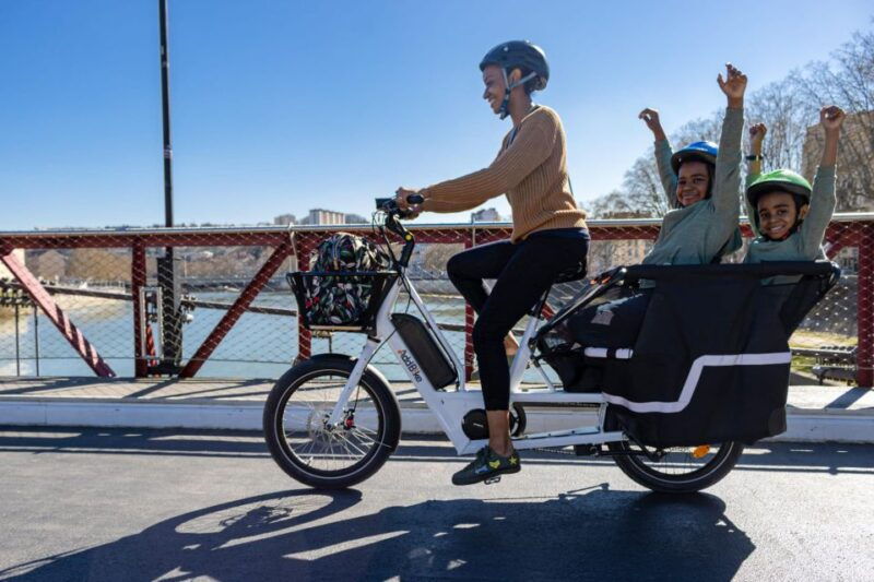 visit-lille-area-by-electric-cargo-bike