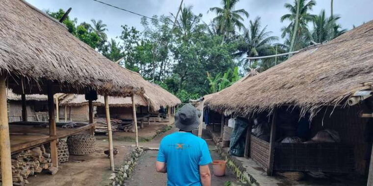 visit-lombok-sasak-tribe-village-waterfall-and-selong-hill