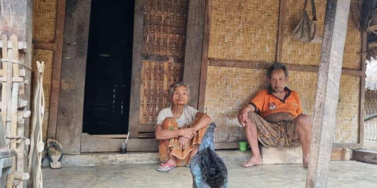 visit-lombok-sasak-tribe-village-waterfall-and-selong-hill