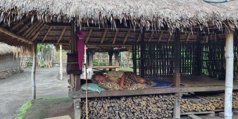 visit-lombok-sasak-tribe-village-waterfall-and-selong-hill