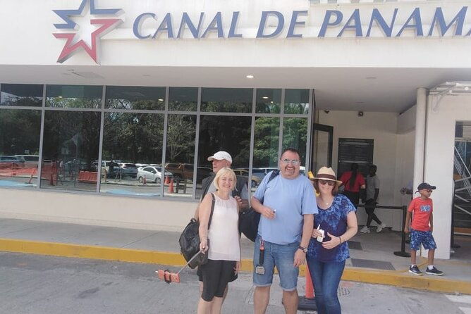visit-miraflores-locks-and-casco-antiguo