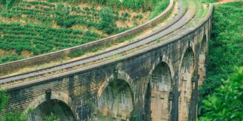 visit-nine-arch-bridgeravana-diyaluma-fallssafari