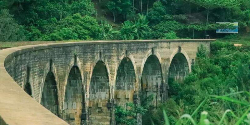 visit-nine-arch-bridgeravana-diyaluma-fallssafari