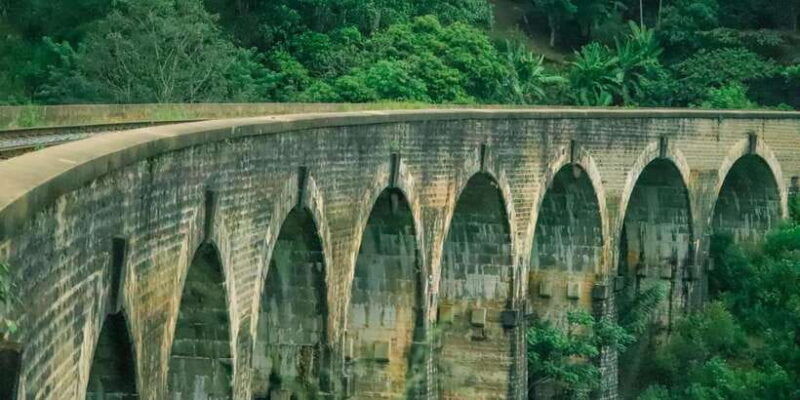 visit-nine-arch-bridgeravana-diyaluma-fallssafari