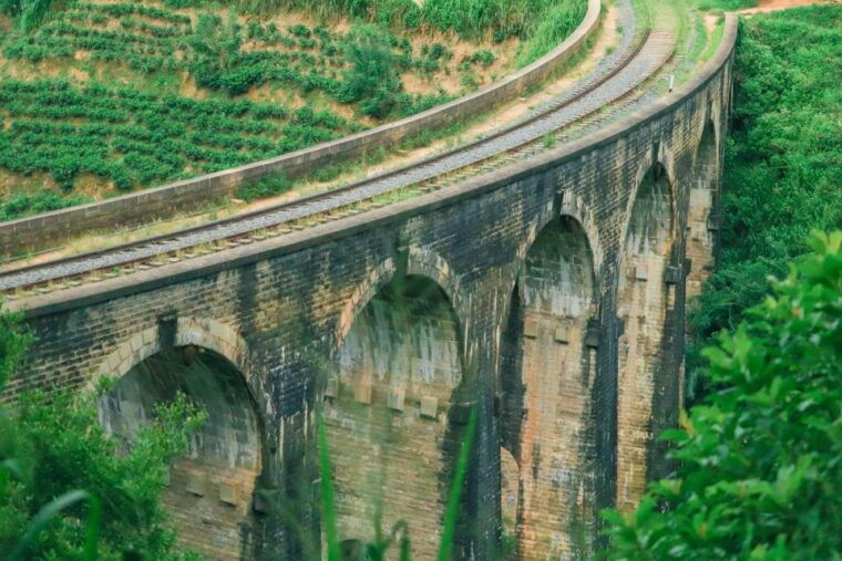 visit-nine-arch-bridgeravana-diyaluma-fallssafari