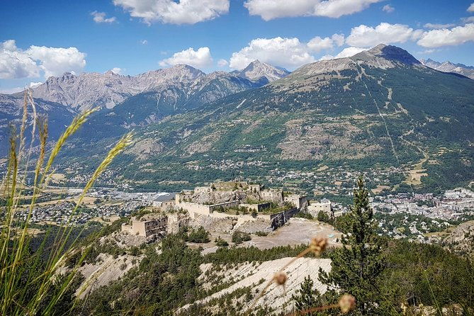 visit-of-the-fortified-heritage-of-vauban-in-electric-mountain-biking