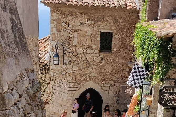 visit-of-the-medieval-village-of-eze