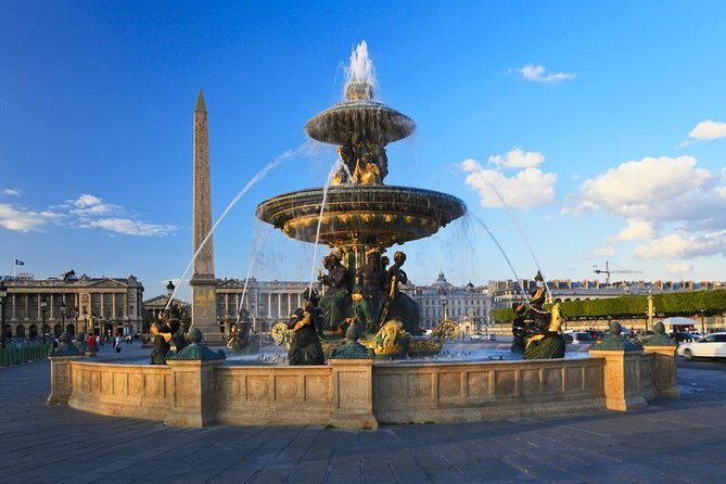 Visit Paris in a vintage car - Key Points